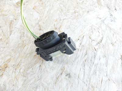 Mercedes Black White 5 Pole 2 Wire Connector 22054546286